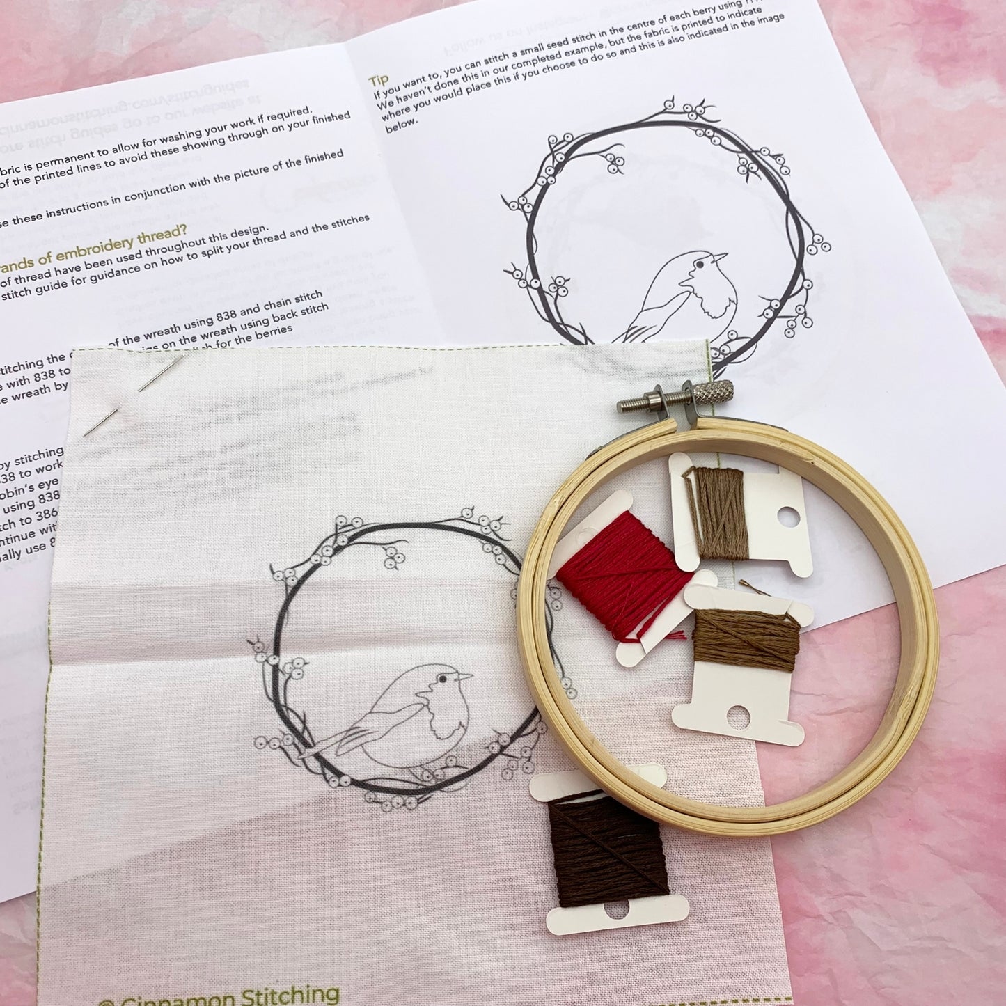 Mini Kit de Broderie – Robin Wreath (Rouge-gorge) avec Cerceau Inclus Cinnamon