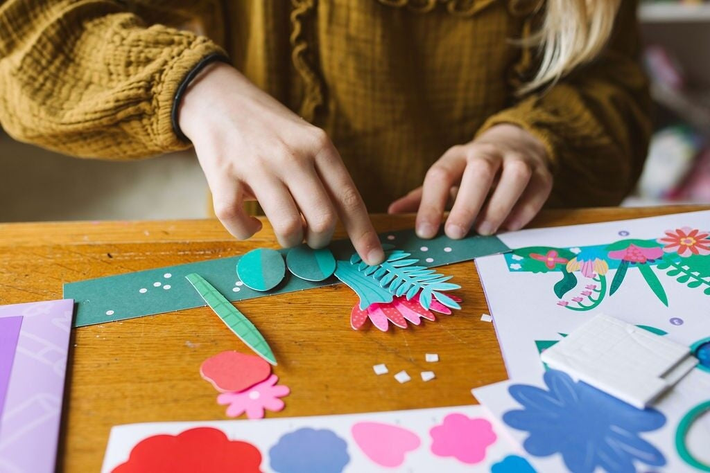 FLOWER POWER – Kit créatif 4 couronnes de fleurs à assembler dès 7 ans | OMY x Gallimard les Ateliers OMY & Gallimard Jeunesse