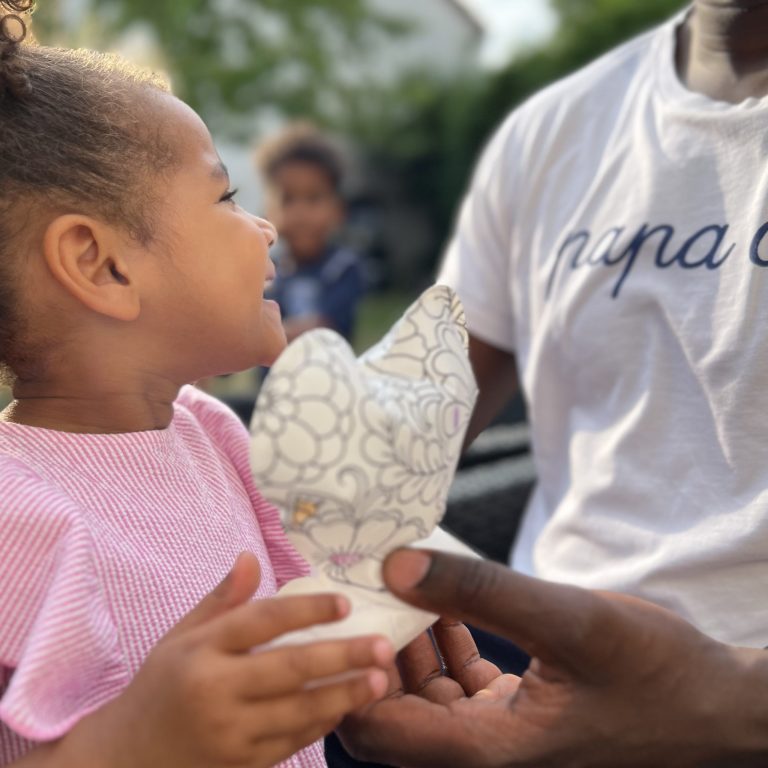 Coloriages gonflables - 2 cœurs à colorier et offrir Ara-Créative