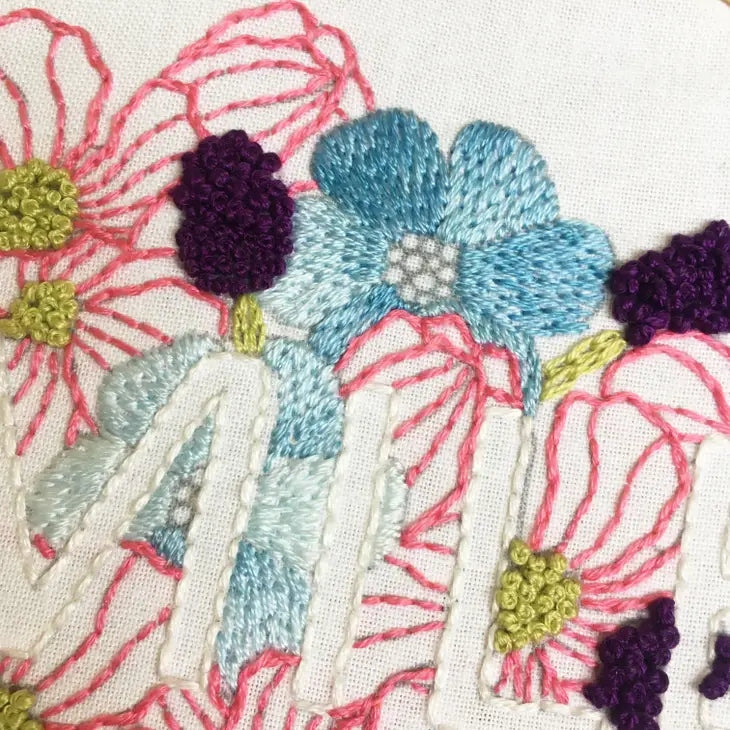 Kit de Broderie Florale “Smile” avec cerceau – DIY relaxant et positif Cinnamon