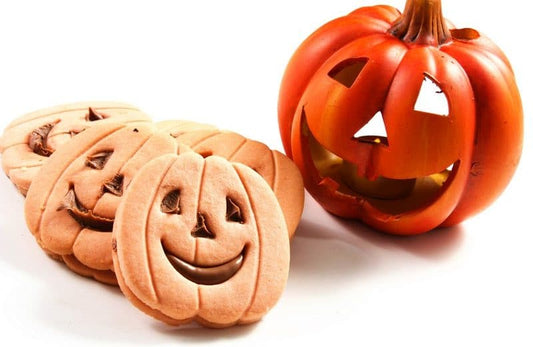 Proposer une activité créative aux enfants pour Halloween : faire leurs propres biscuits