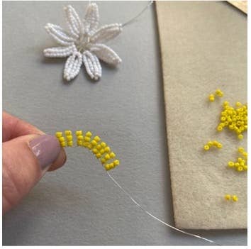 Perlenblumen-Bastelset - Gänseblümchen. Eine kreative Geschenkidee.
