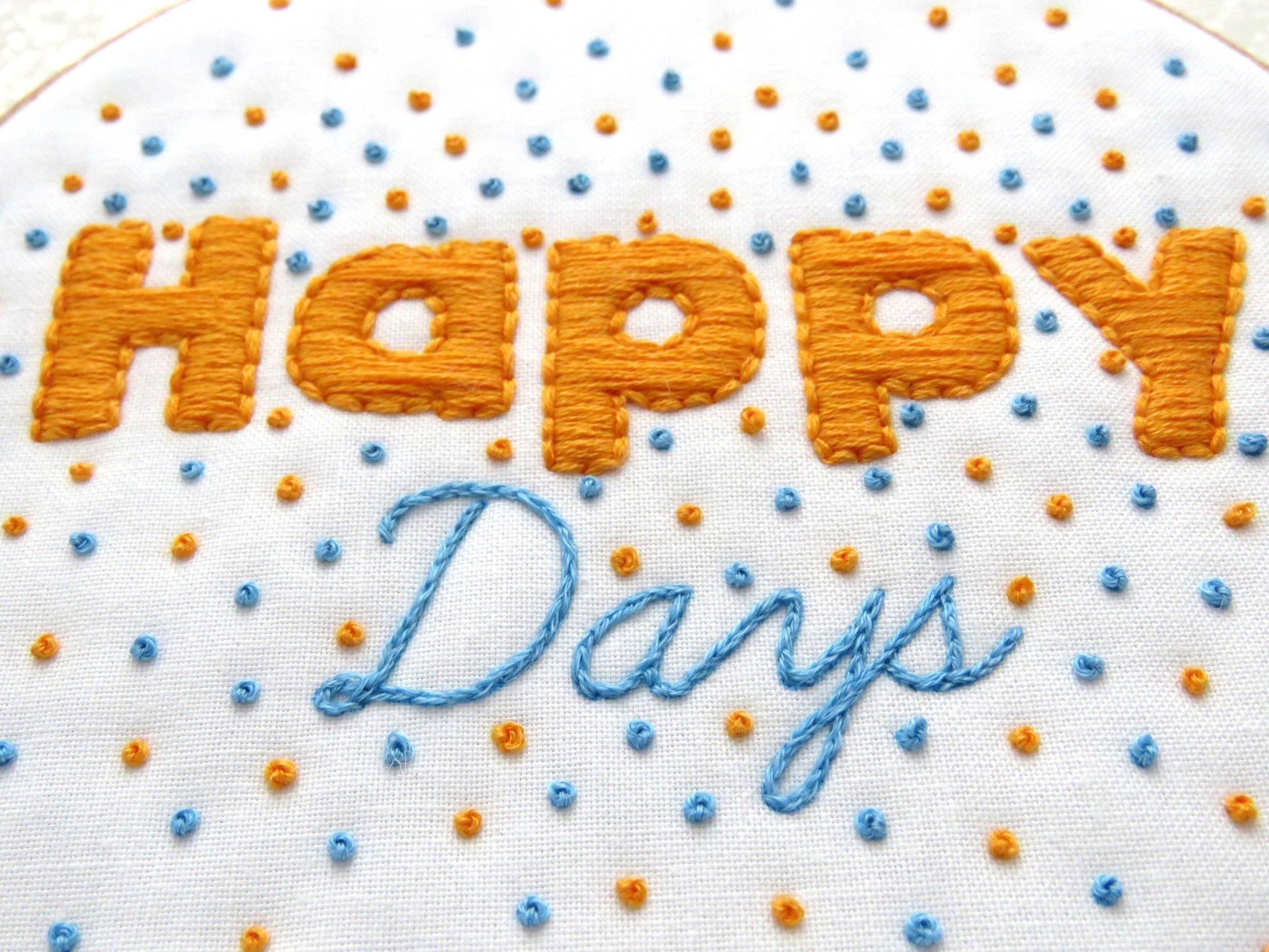 Kit de broderie à la main Happy Days Hoop Art Oh Sew Bootiful