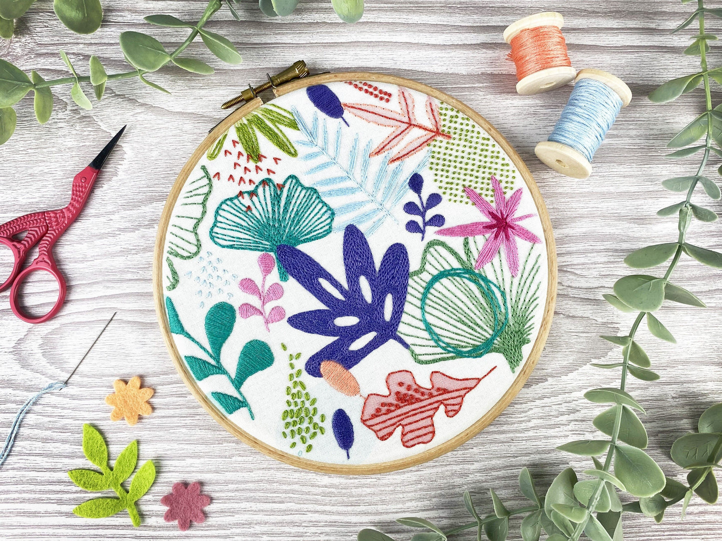 Kit de broderie de fleurs abstraites Oh Sew Bootiful