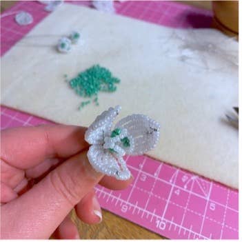 Kit de bricolage en forme de fleurs perlées - Perce-neige. Une idée cadeau créative.