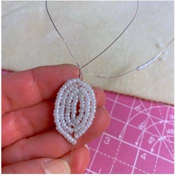Kit de bricolage en forme de fleurs perlées - Perce-neige. Une idée cadeau créative.
