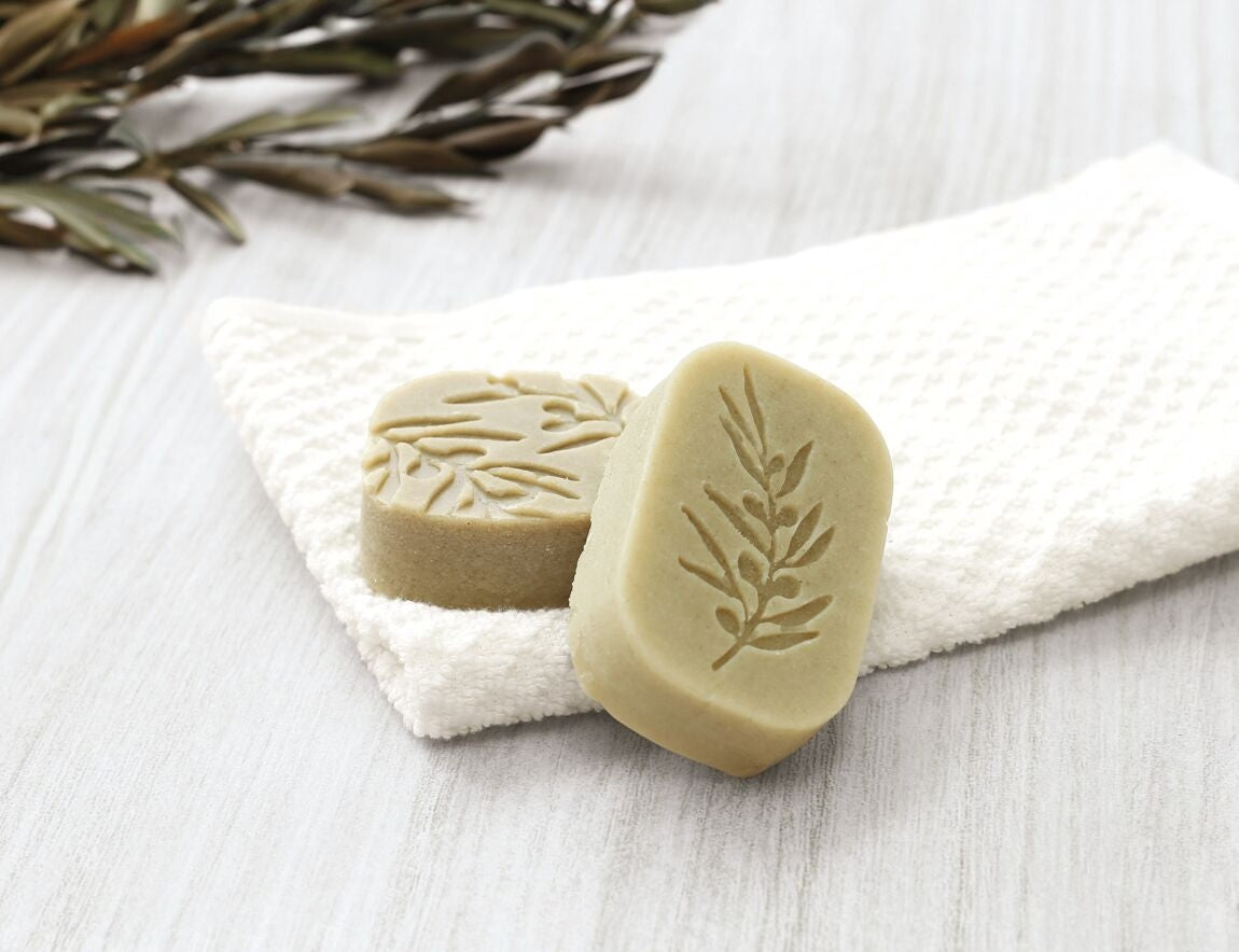 Savons DIY réalisés avec le kit Olive & Argile Verte. Des créations artisanales naturelles et parfumées.