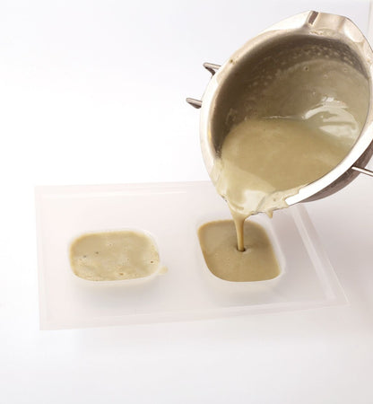 Savons faits maison présentés en décoration. Un rendu artisanal, naturel et élégant pour la salle de bain.
