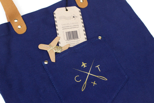 Sac fourre-tout Stitch Your Travels - Marine avec poignées en cuir Chasing Threads Ltd