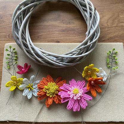 Kit de bricolage couronne de pétales d'été pour adultes. Cadeau créatif. The Beadology Shop