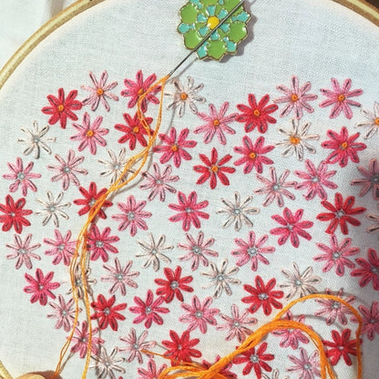 Kit de broderie avec cœur avec cerceau Cinnamon