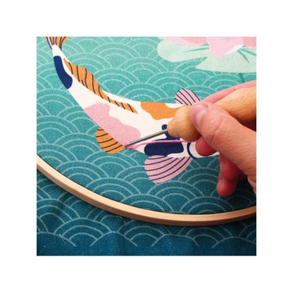 Kit Punch Needle Carpe Koï Ø25 cm – Broderie Relief DIY GRAINE CREATIVE