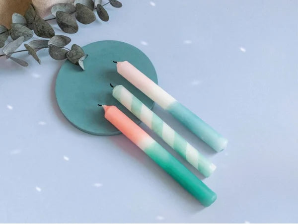 Bougies décoratives dip dye aux couleurs rose noir et vert