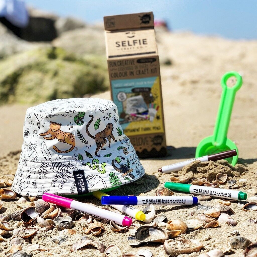 Chapeau de plage réversible Turtley à colorier – Tortues & Tigres – Kit créatif enfant Selfie Craft Co