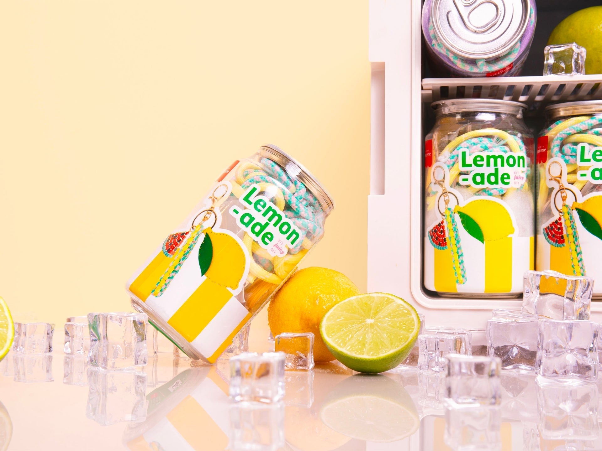 Kit loisirs créatifs estival présenté dans une canette originale