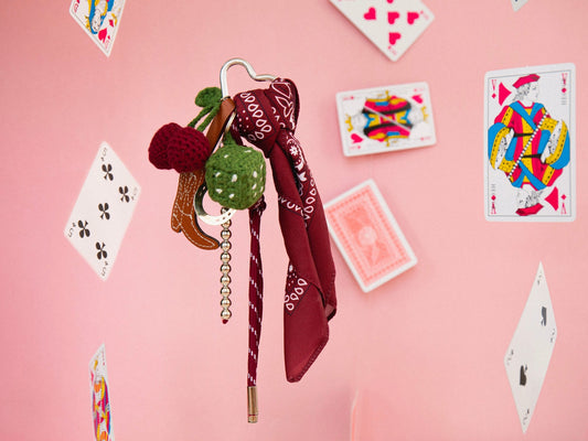Kit DIY Crochet Bag Charms Cherry Cowboy – Coffret Crochet Débuta LA PETITE EPICERIE