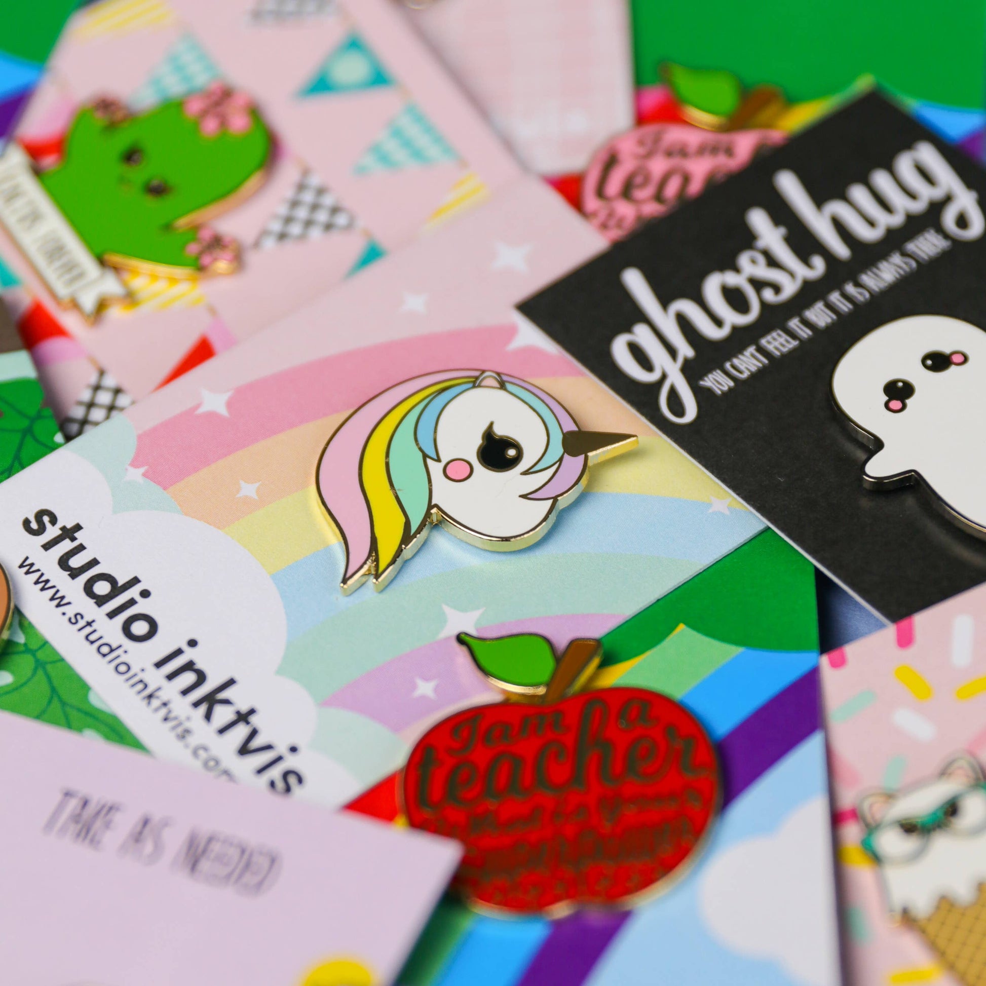 Broche Licorne Pastel Arc-en-ciel – Pin’s Kawaii Émail Doré | Joy Cadeaux Studio Inktvis B.V.