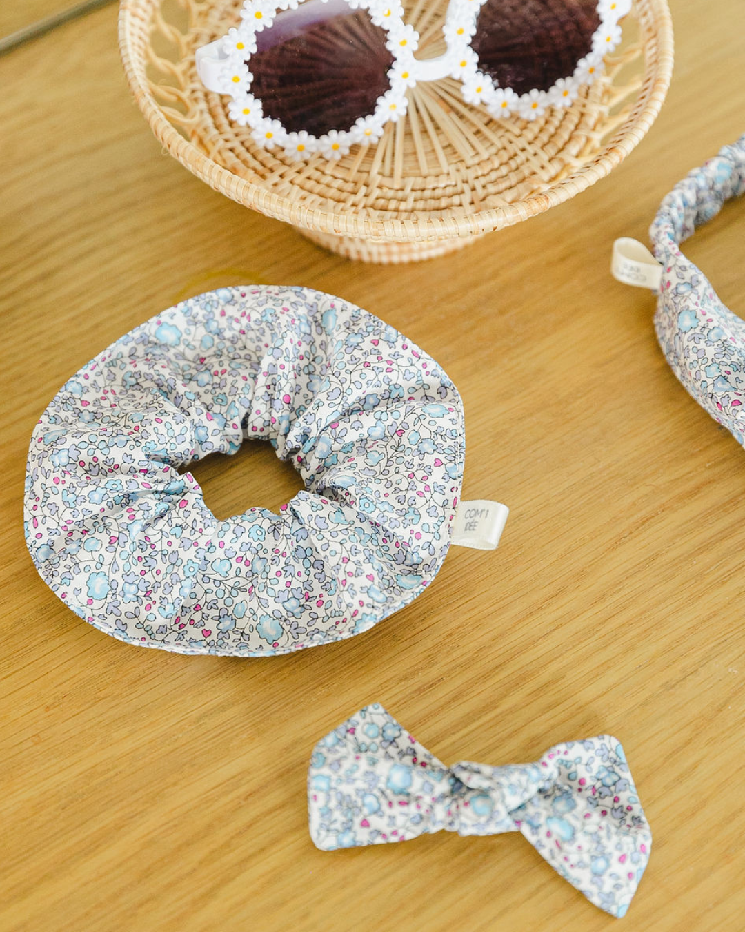 Kit Couture Bandeau, Barrette & Chouchou Liberty Enfant – DIY Couture Fille Com'1 Idée