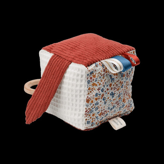 Kit Couture Cube d’Éveil Bébé “Mathéo” – Jouet Sensoriel Liberty Fabrics DIY Com'1 Idée