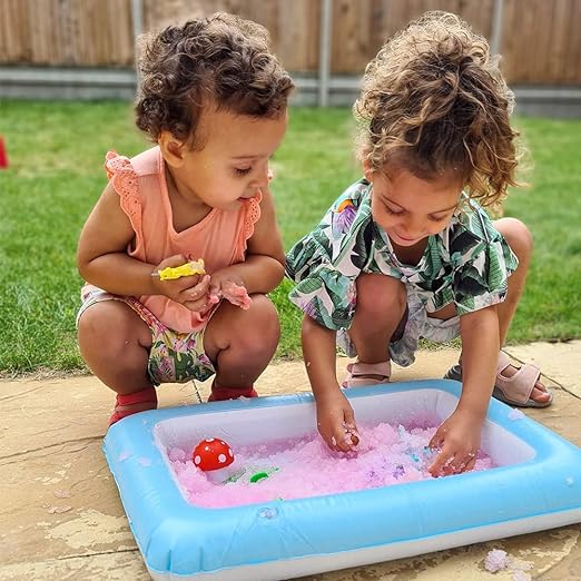 Enfant jouant avec le monde sensoriel licorne et fées Zimpli Kids