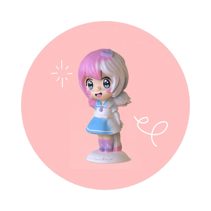 Enfant en train de mouler et peindre les figurines kawaii avec le kit créatif Mako Moulages Mes Amis Kawaii