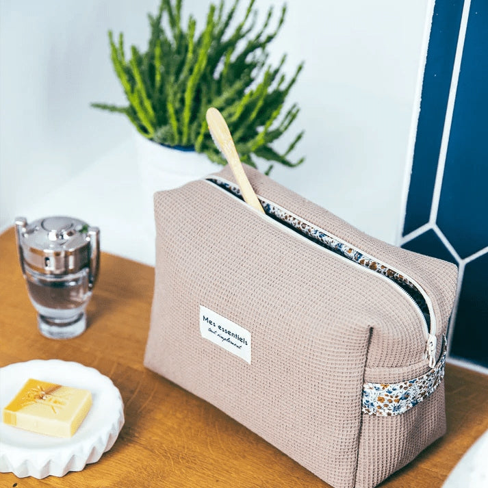 Kit Couture Grande Trousse de Toilette Liberty “Mes Essentiels” Georges – Trousse Week-End DIY Imperméable Com'1 Idée