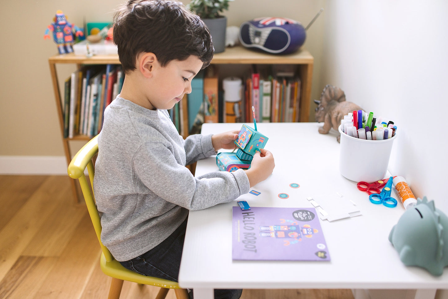 HELLO ROBOT – Pochette créative 3 robots en papier – Activité manuelle enfant dès 6 ans – Les Ateliers OMY x Gallimard Jeunesse les Ateliers OMY & Gallimard Jeunesse