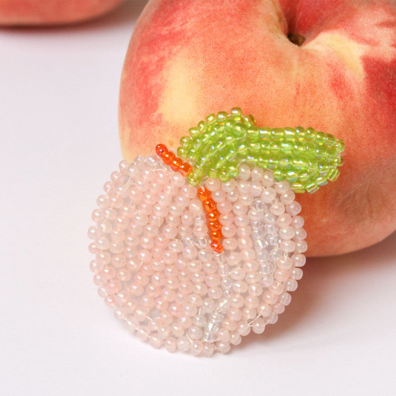Réalisation d'une broderie Lunéville avec crochet spécialisé
