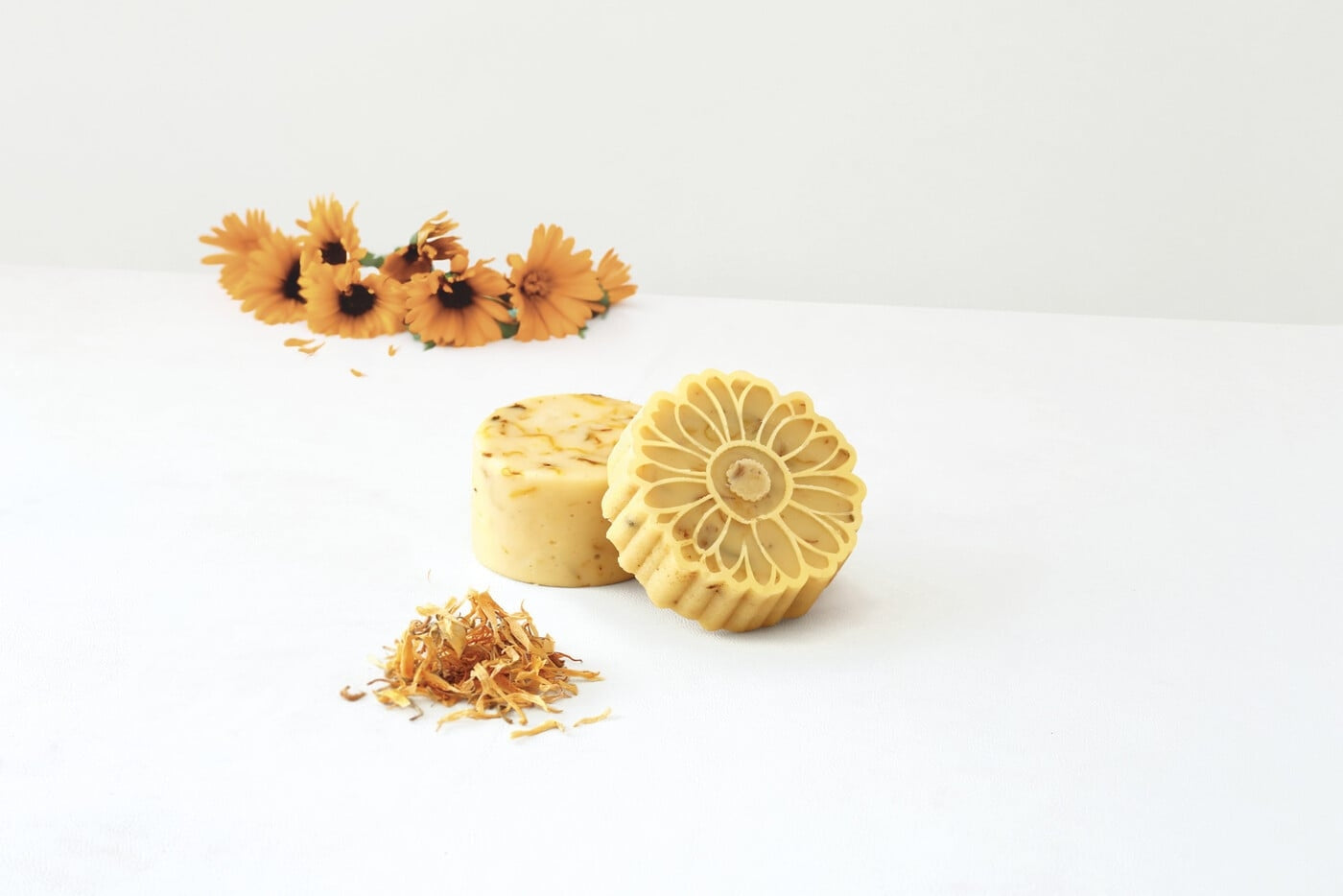 Kit DIY Savons au Calendula & Amande Douce – Savons artisanaux à fabriquer soi-même GRAINE CREATIVE