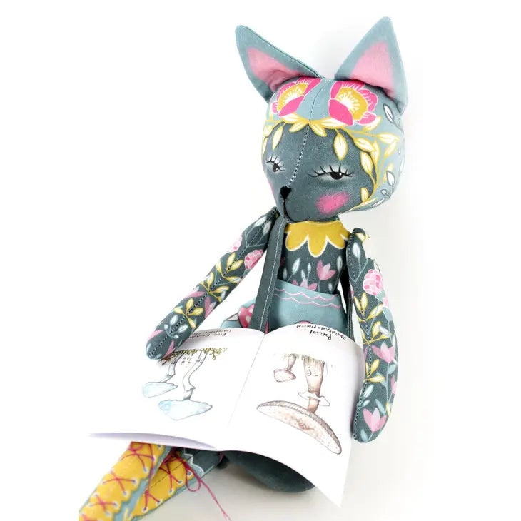 Kit de Couture Dolly – Flora la Butineuse & son Livre des Champignons (Miss Ella) | Coton bio & articulations Miss Ella