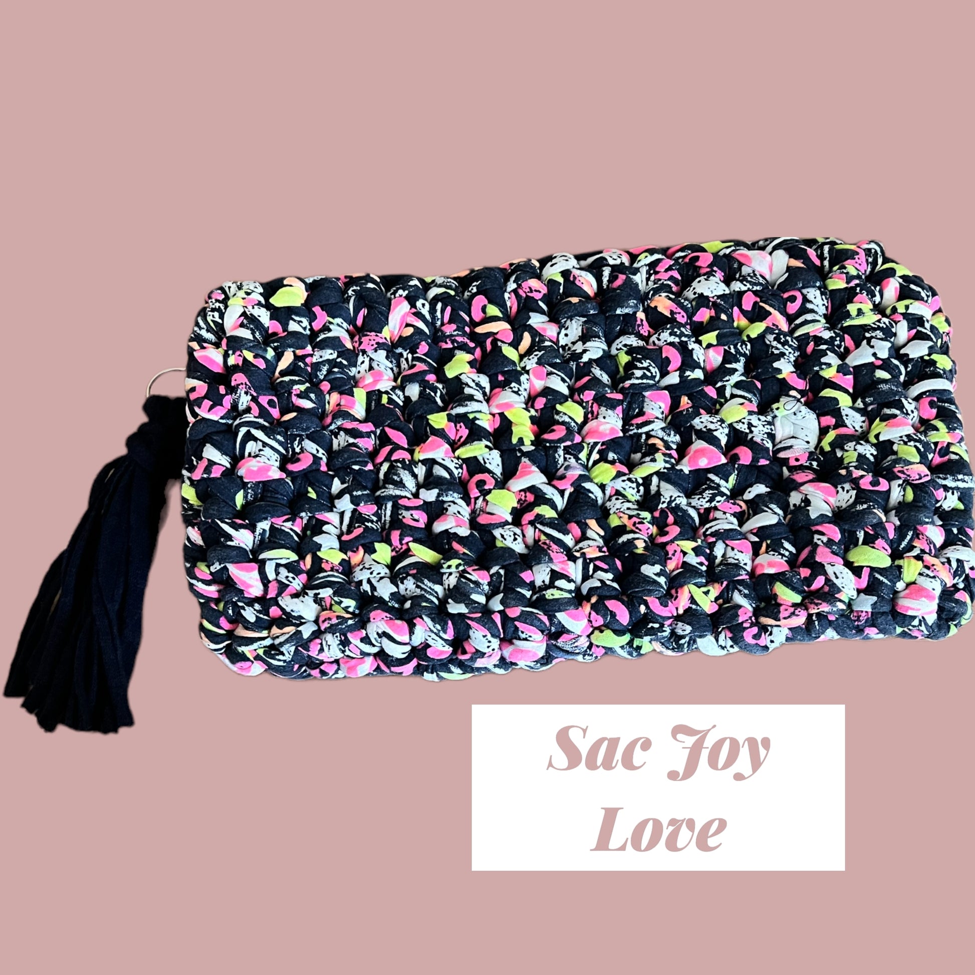 Pochette en crochet - JOY LOVE JOY!