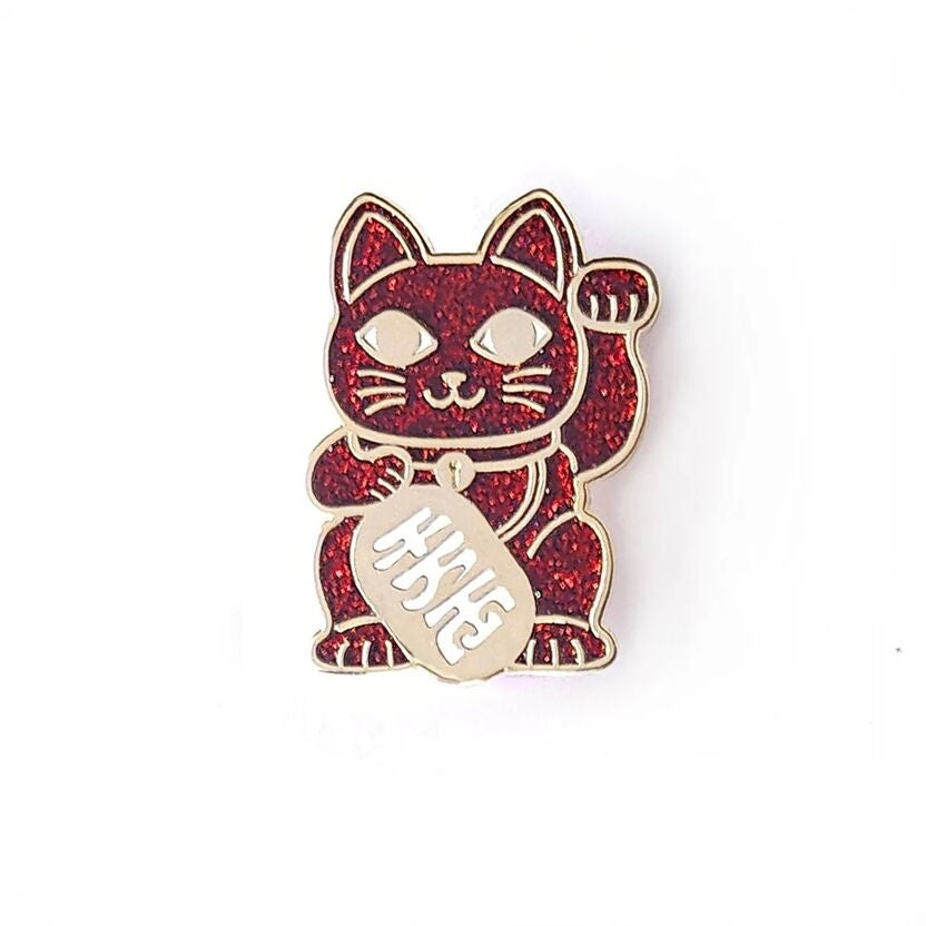 Pin’s Maneki Neko doré – Chat porte-bonheur japonais émaillé studio inktvis
