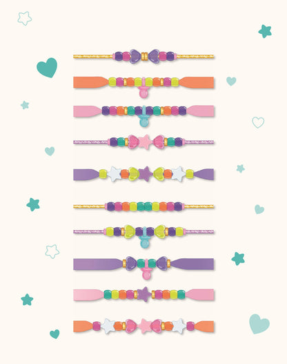 Assortiment de plus de 50 perles et breloques pour personnaliser des bracelets