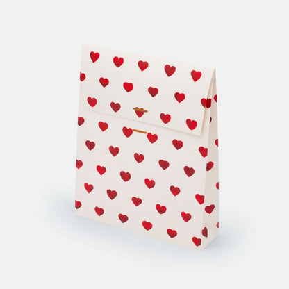 Pochette cadeau Red Hearts utilisée pour emballer des cadeaux d’anniversaire ou Saint-Valentin