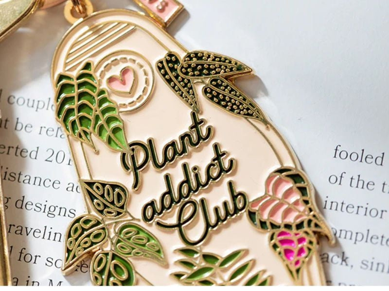 Porte-clés Motel Plant Addict en émail doré – accessoire plantes All the ways to say