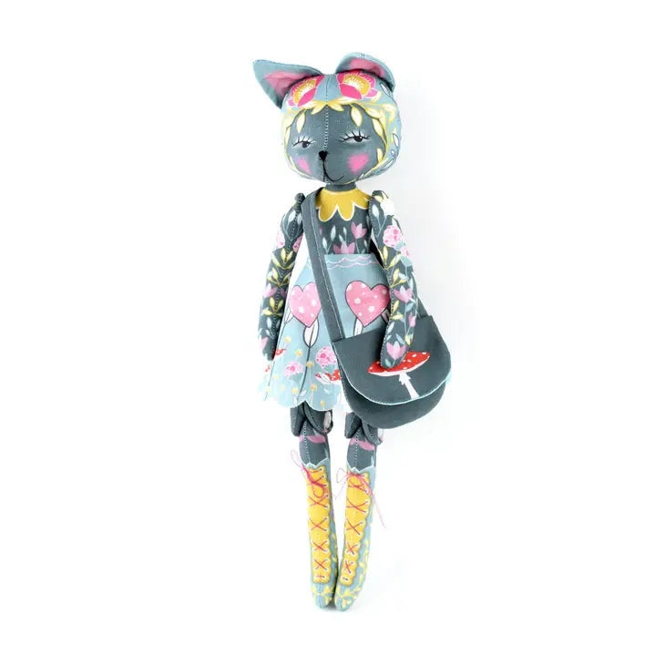 Kit de Couture Dolly – Flora la Butineuse & son Livre des Champignons (Miss Ella) | Coton bio & articulations Miss Ella