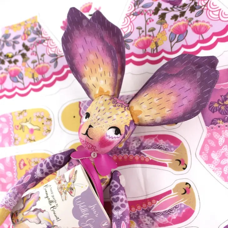 Kit de Couture – Iris Flower Bunny + Livre artisanal (Miss Ella) | Poupée à coudre & univers Bunnyville Miss Ella