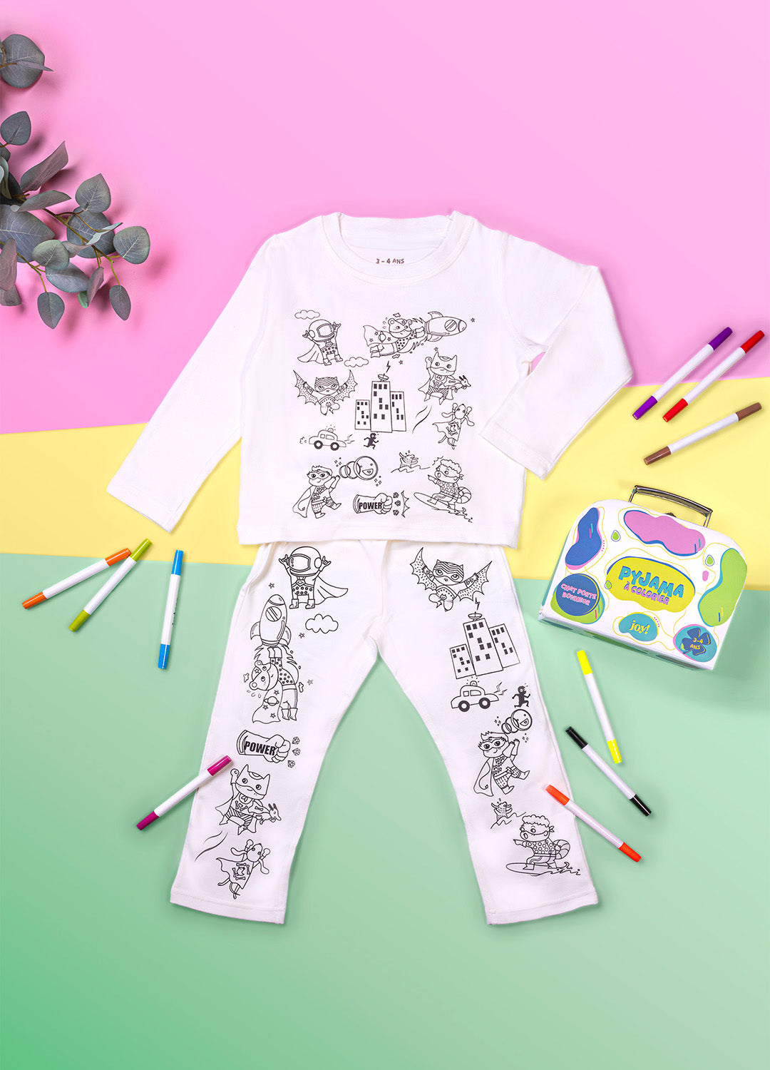 Pyjama à colorier JOY! motif Super Héro avec feutres lavables et valisette