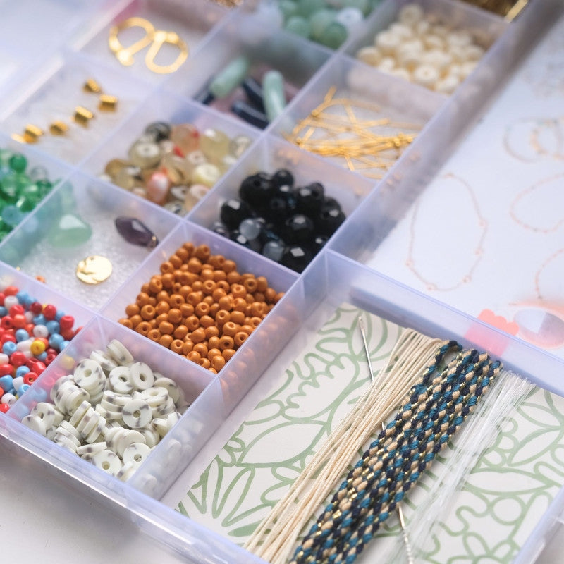Maxi Boîte de Perles & Apprêts Matcha – Création de Bijoux DIY (20 compartiments) LA PETITE EPICERIE