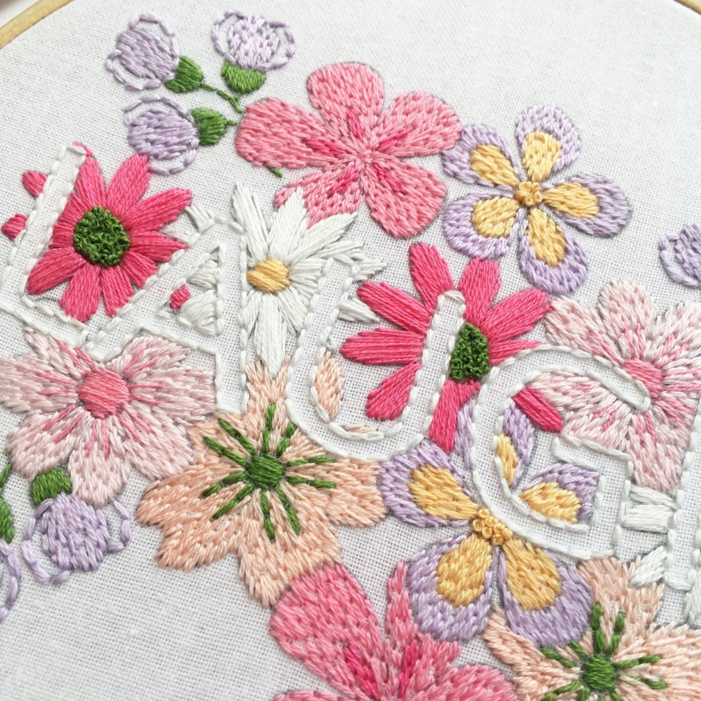 Kit de Broderie Florale – "Laugh" avec Cerceau | Pour Débutants et Brodeurs Confirmés Cinnamon