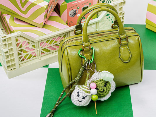 Kit Crochet Débutant – Bag Charms Matcha Club DIY zen & kawaii | La Petite Épicerie LA PETITE EPICERIE