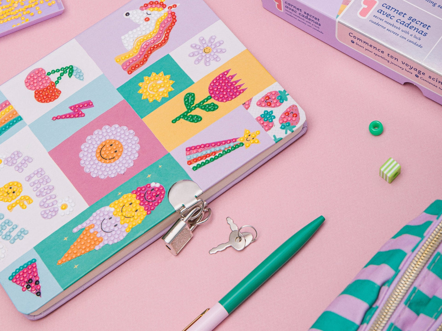 Stylet ergonomique, plateau et cire inclus dans le coffret Petit Diamond Kids.
