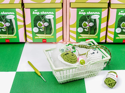Kit Crochet Débutant – Bag Charms Matcha Club DIY zen & kawaii | La Petite Épicerie LA PETITE EPICERIE