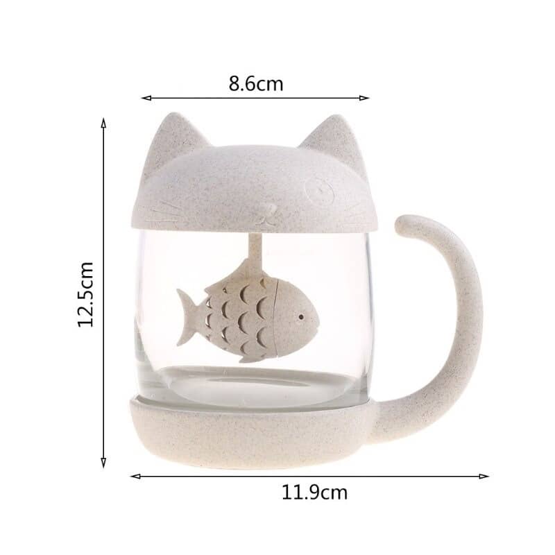  Tasse à thé chat avec infuseur en utilisation remplie de thé chaud